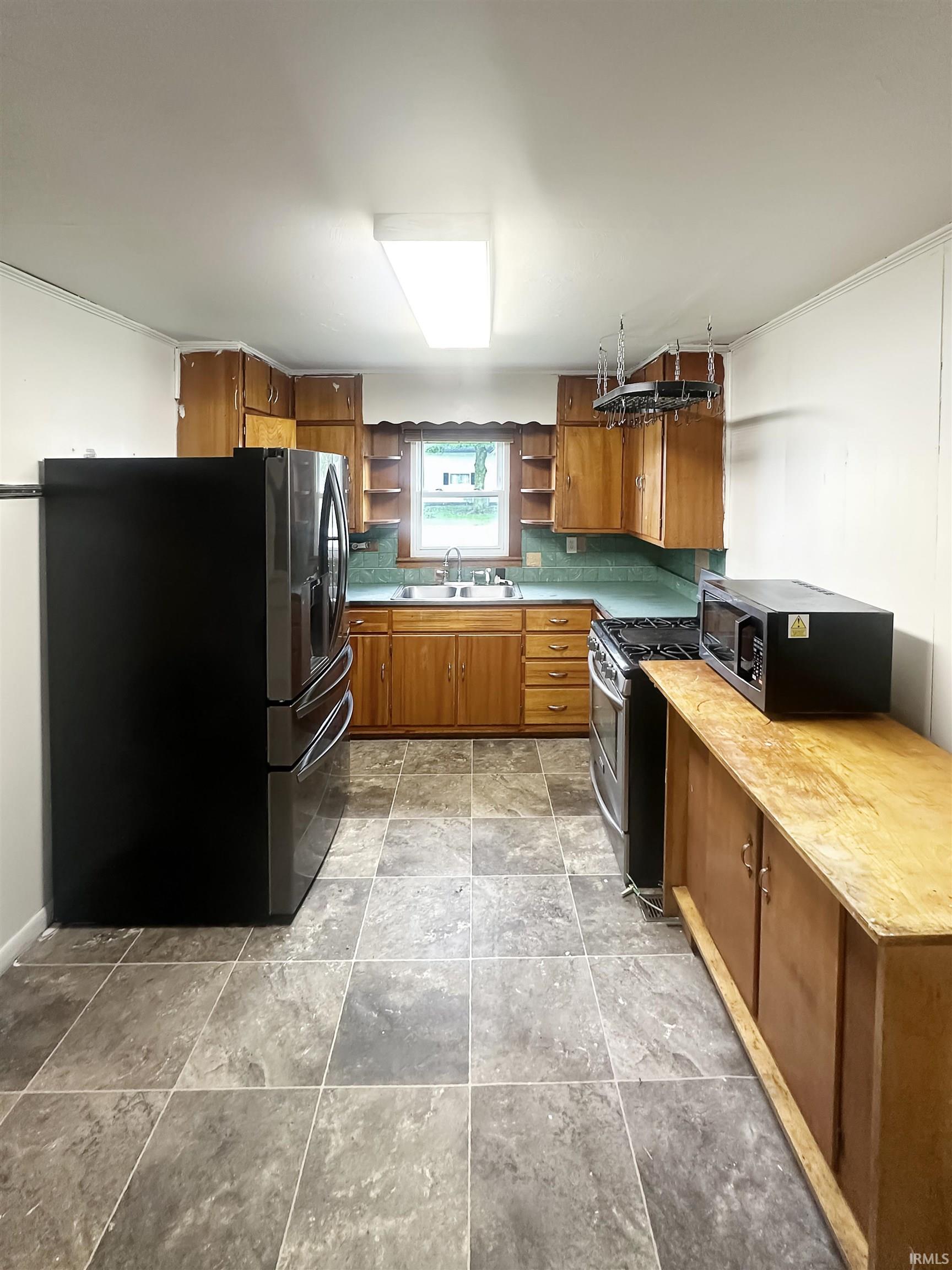 Elwood, Indiana 46036, United States, 2 Bedrooms Bedrooms, ,1 BathroomBathrooms,Residential,Pending,135618