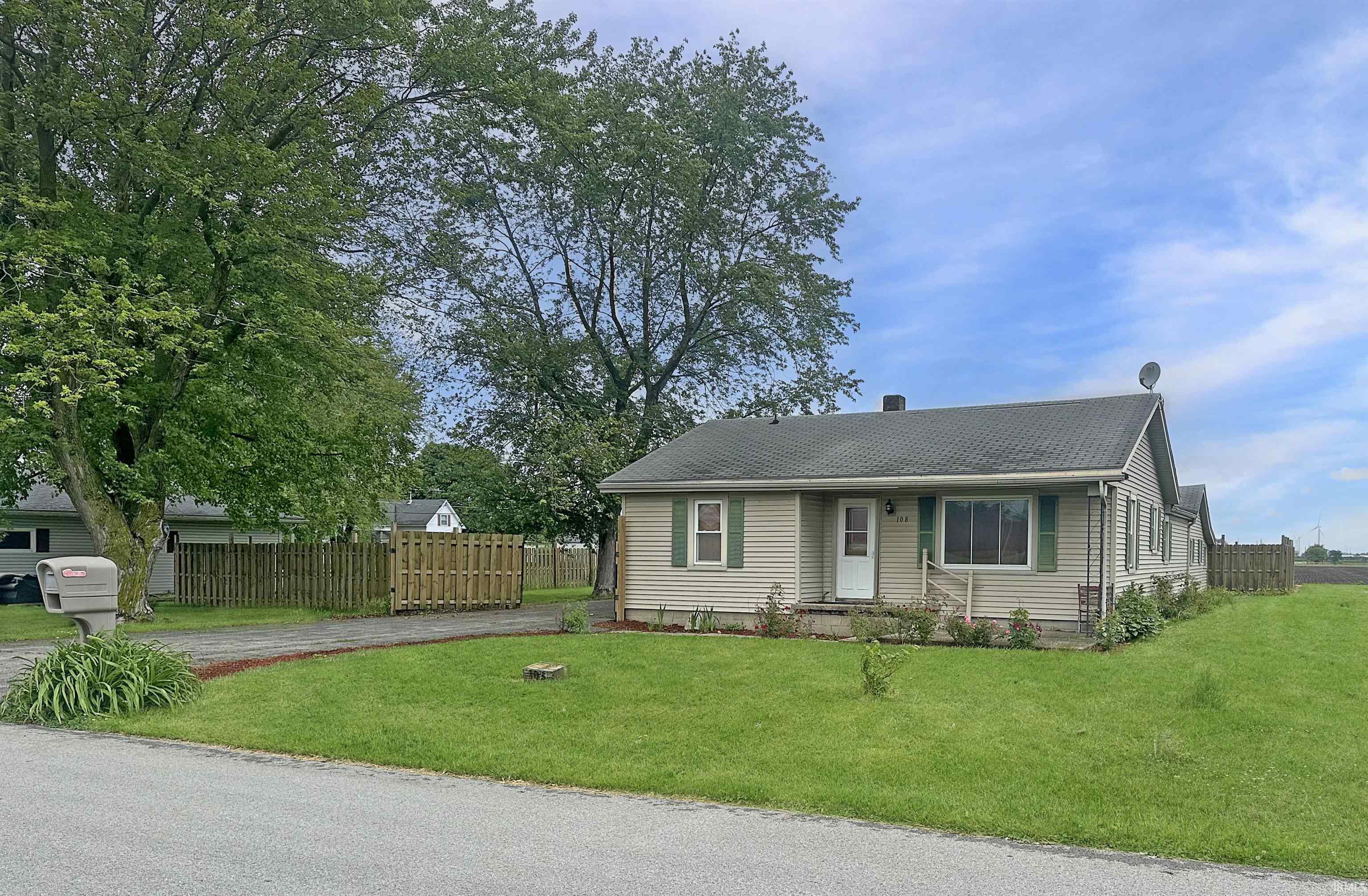 Elwood, Indiana 46036, United States, 2 Bedrooms Bedrooms, ,1 BathroomBathrooms,Residential,Pending,135618