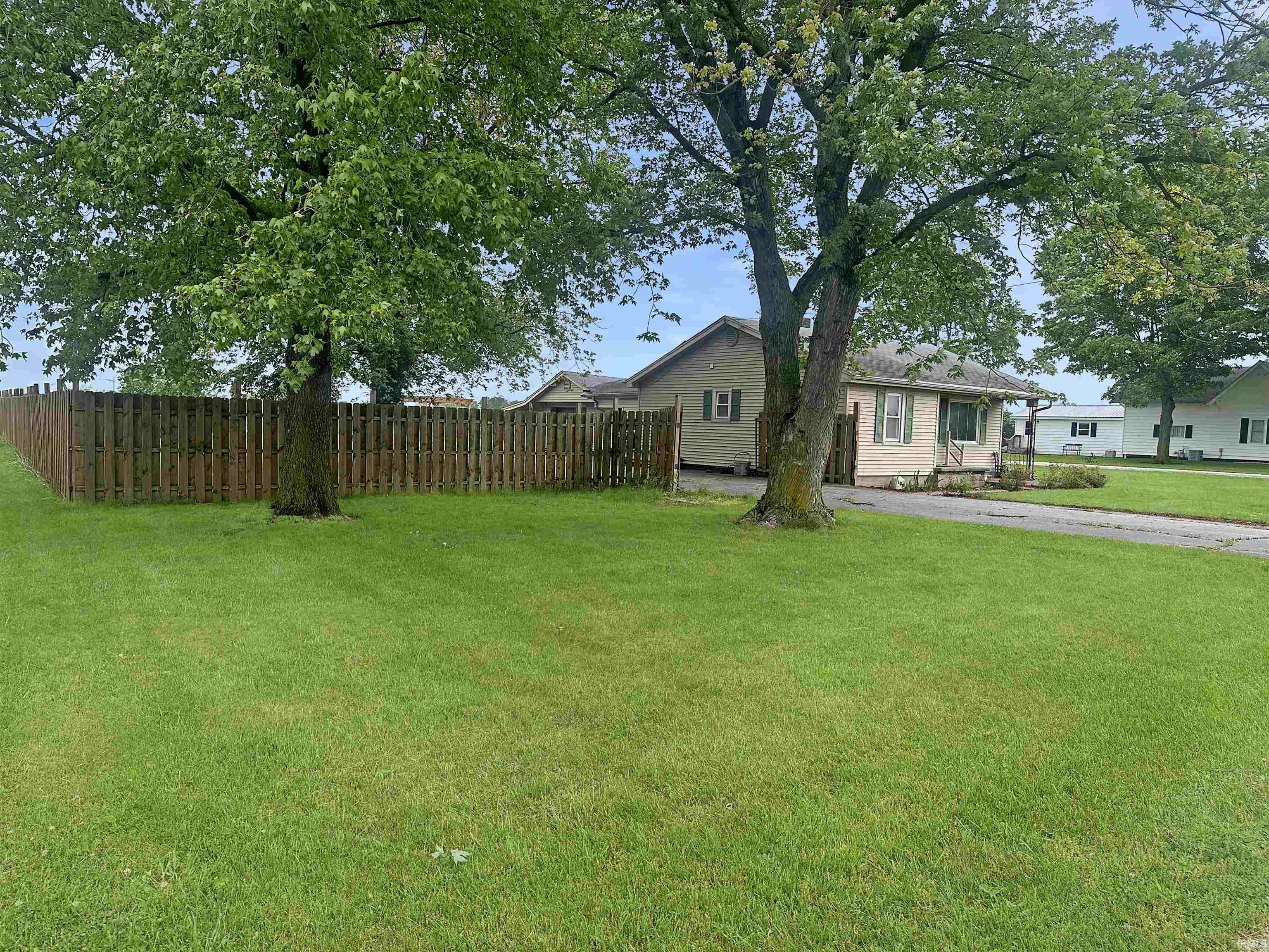 Elwood, Indiana 46036, United States, 2 Bedrooms Bedrooms, ,1 BathroomBathrooms,Residential,Pending,135618