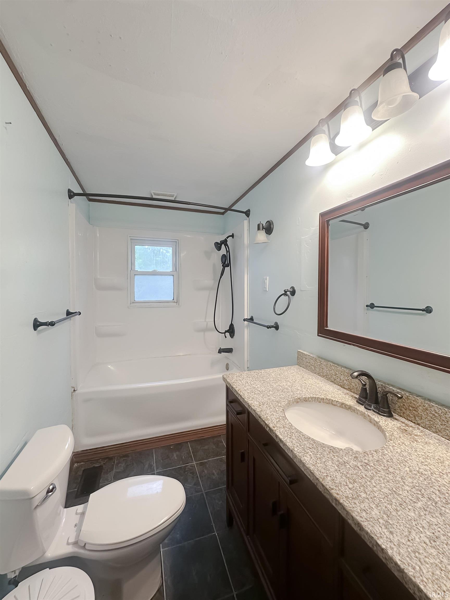 Elwood, Indiana 46036, United States, 2 Bedrooms Bedrooms, ,1 BathroomBathrooms,Residential,Pending,135618