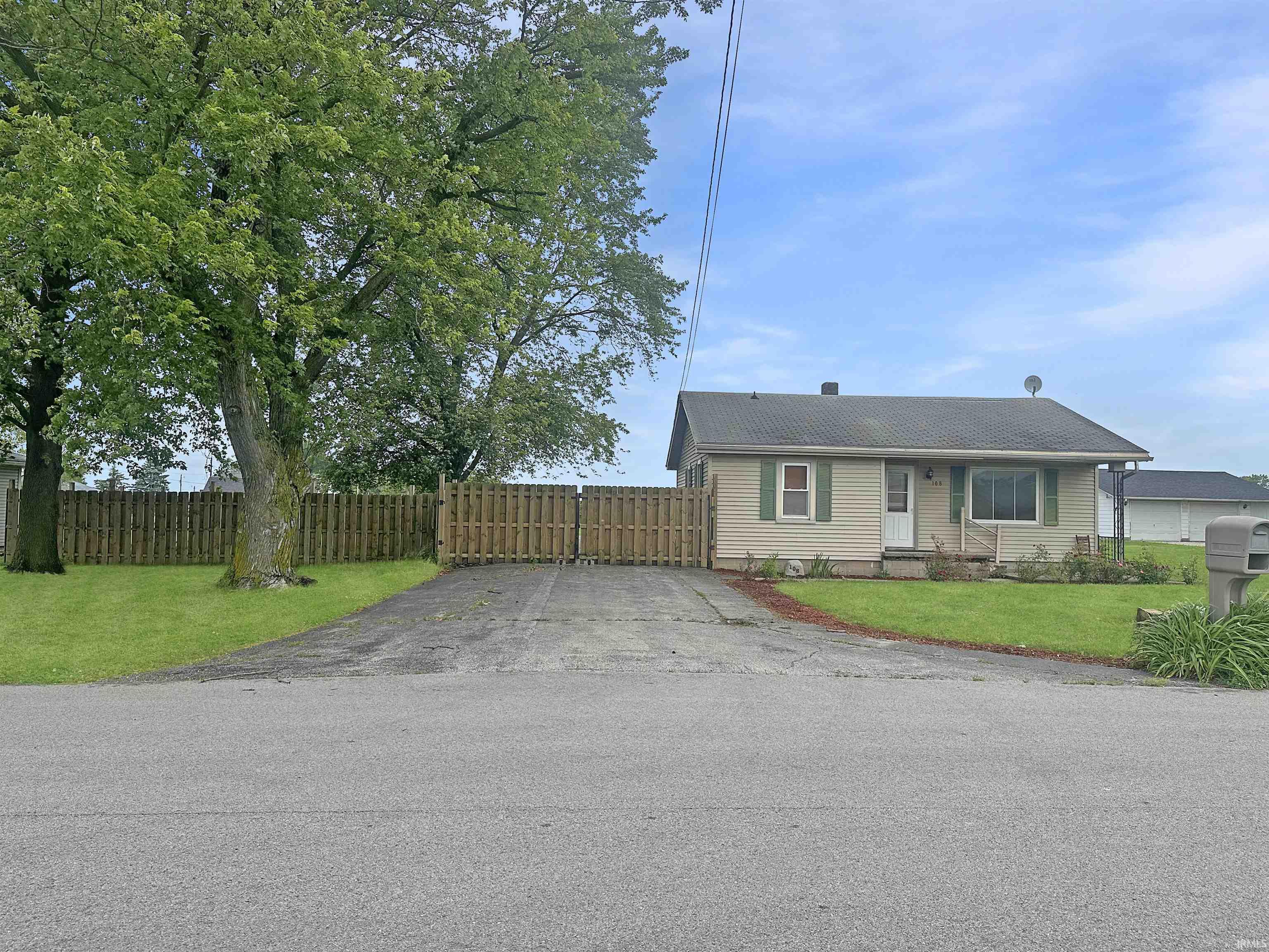 Elwood, Indiana 46036, United States, 2 Bedrooms Bedrooms, ,1 BathroomBathrooms,Residential,Pending,135618