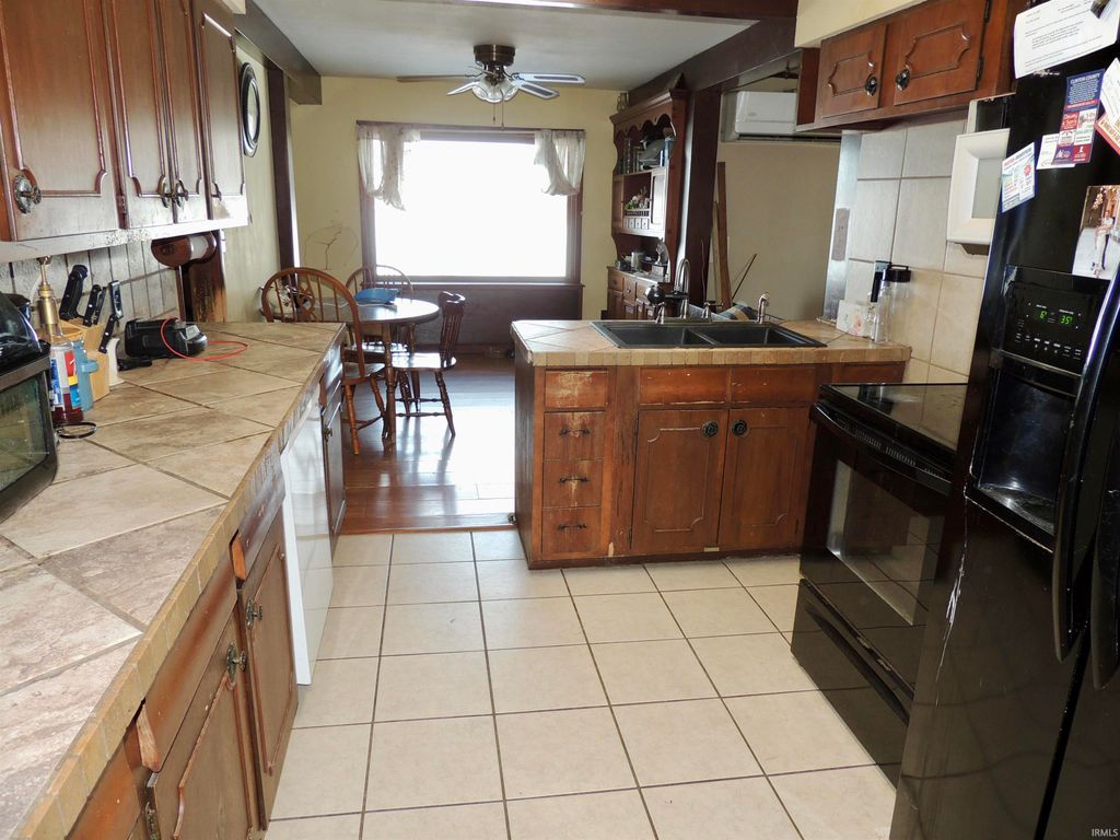 Photo of 8774 N County Rd 600 W, Rossville, IN 46065 (MLS # 202549217)