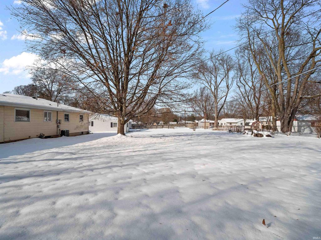 Photo of 5115 Sunnybrook Drive, Fort Wayne, IN 46835 (MLS # 202547998)