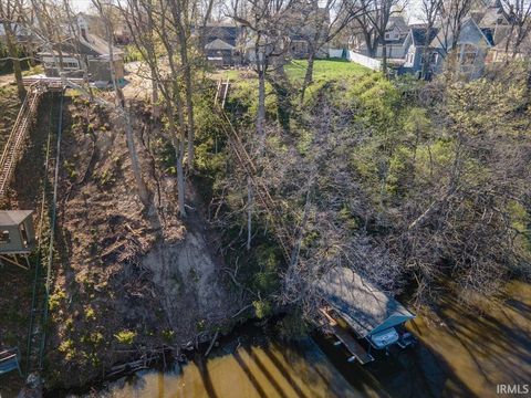 Tiny photo for 305 S Bluff Street, Monticello, IN 47960 (MLS # 202612108)