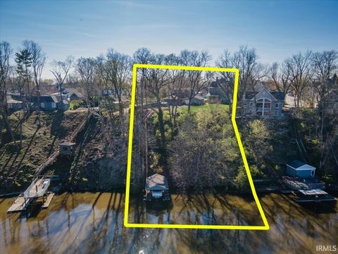 Tiny photo for 305 S Bluff Street, Monticello, IN 47960 (MLS # 202612108)