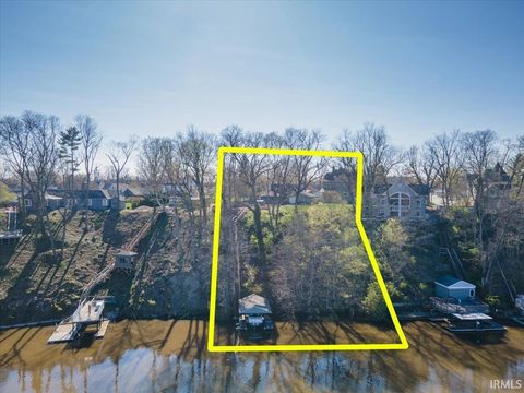 Tiny photo for 305 S Bluff Street, Monticello, IN 47960 (MLS # 202612108)