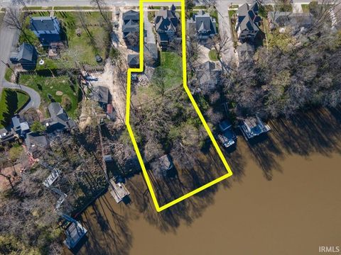 Tiny photo for 305 S Bluff Street, Monticello, IN 47960 (MLS # 202612108)