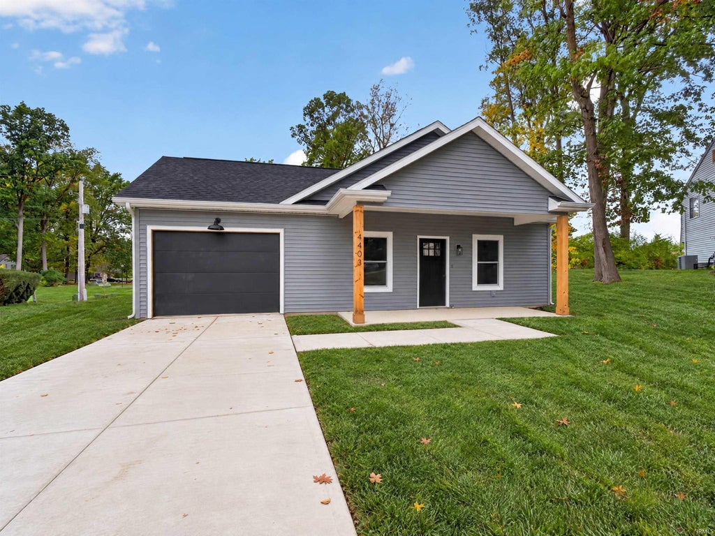 Photo of 4403 Eagledale Court, Fort Wayne, IN 46816 (MLS # 202643144)