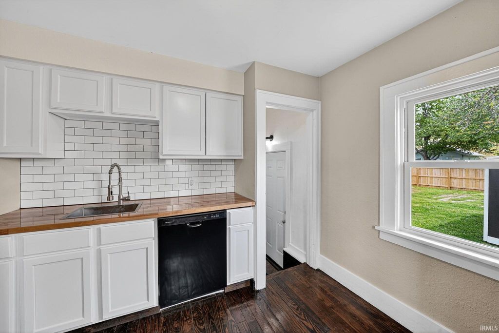 Photo of 508 Hubbard Street, Mishawaka, IN 46544 (MLS # 202616318)