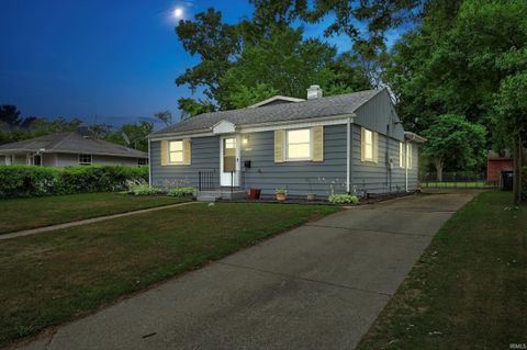Photo of 1222 Edgewood Drive, South Bend, IN 46616 (MLS # 202614016)