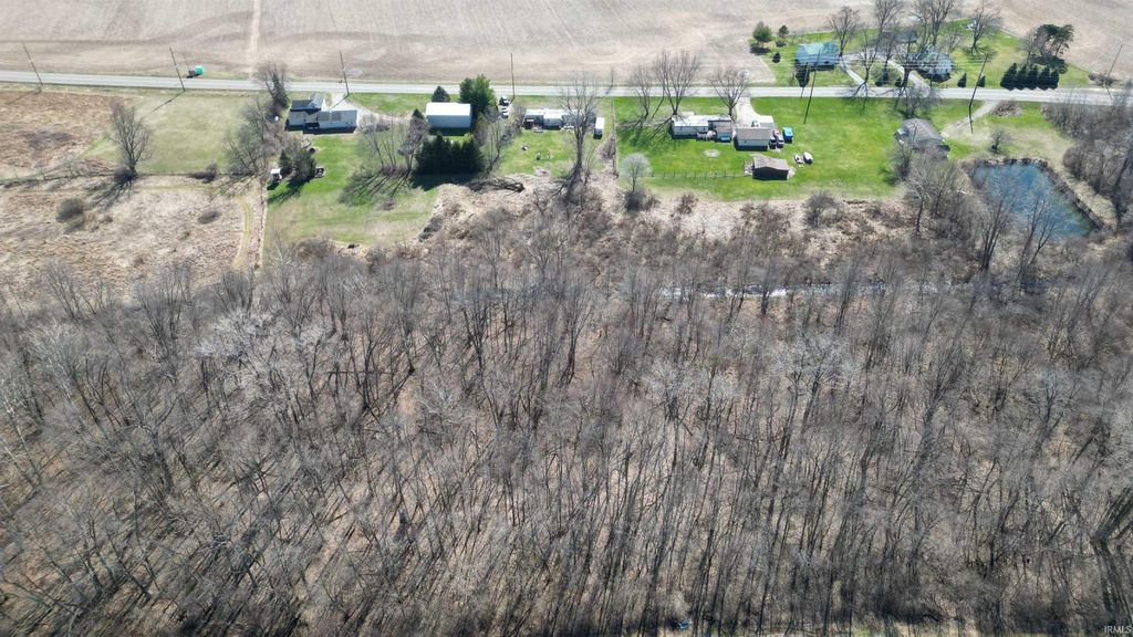 Photo of 3942 E Armstrong Road, Leesburg, IN 46538 (MLS # 202609918)