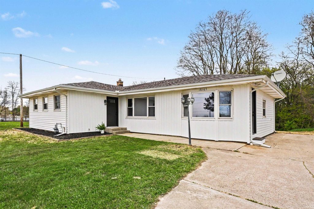 Photo of 18105 Us Highway 20, Goshen, IN 46528 (MLS # 202616950)