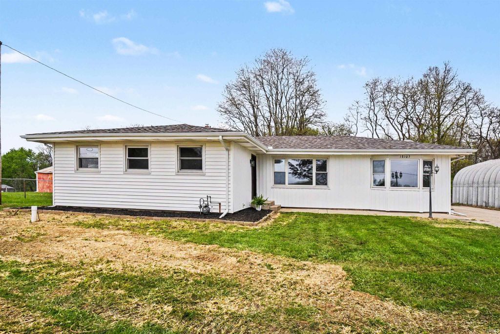Photo of 18105 Us Highway 20, Goshen, IN 46528 (MLS # 202616950)