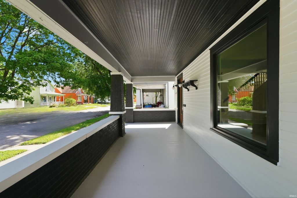 Photo of 1101 Stophlet Street, Fort Wayne, IN 46802 (MLS # 202619749)
