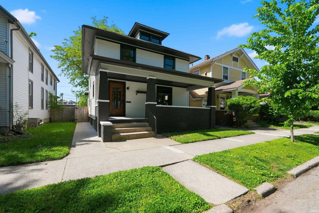 Photo of 1101 Stophlet Street, Fort Wayne, IN 46802 (MLS # 202619749)