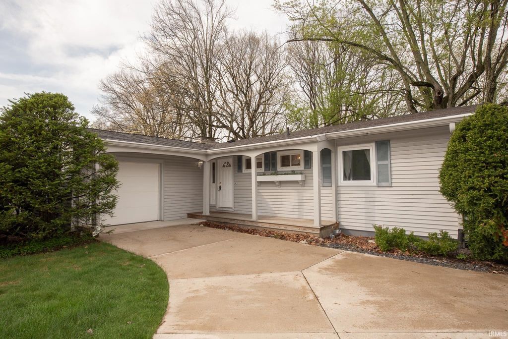 Photo of 136 Seminole Drive, West Lafayette, IN 47906 (MLS # 202613699)