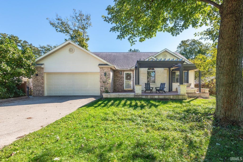 Photo of 1727 S Maxwell Street, Bloomington, IN 47401 (MLS # 202644381)