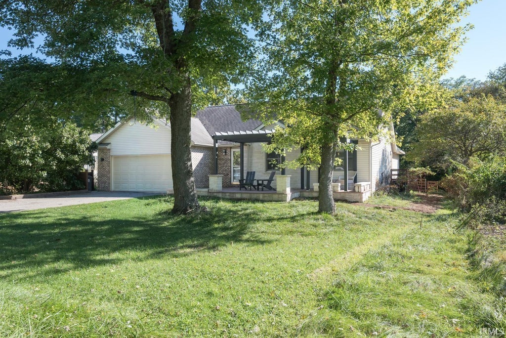 Photo of 1727 S Maxwell Street, Bloomington, IN 47401 (MLS # 202644381)