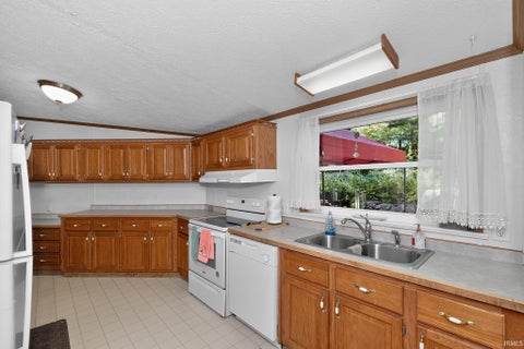 Tiny photo for 18565 County Road 2, Bristol, IN 46507 (MLS # 202642110)