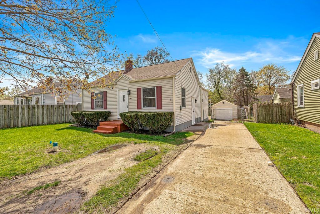 Photo of 23112 Ardmore Trail, South Bend, IN 46628 (MLS # 202613274)