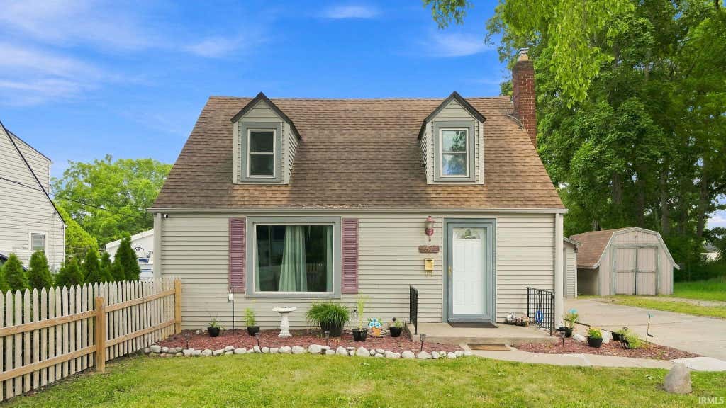 Photo of 2514 Poinsette Drive, Fort Wayne, IN 46808 (MLS # 202631014)