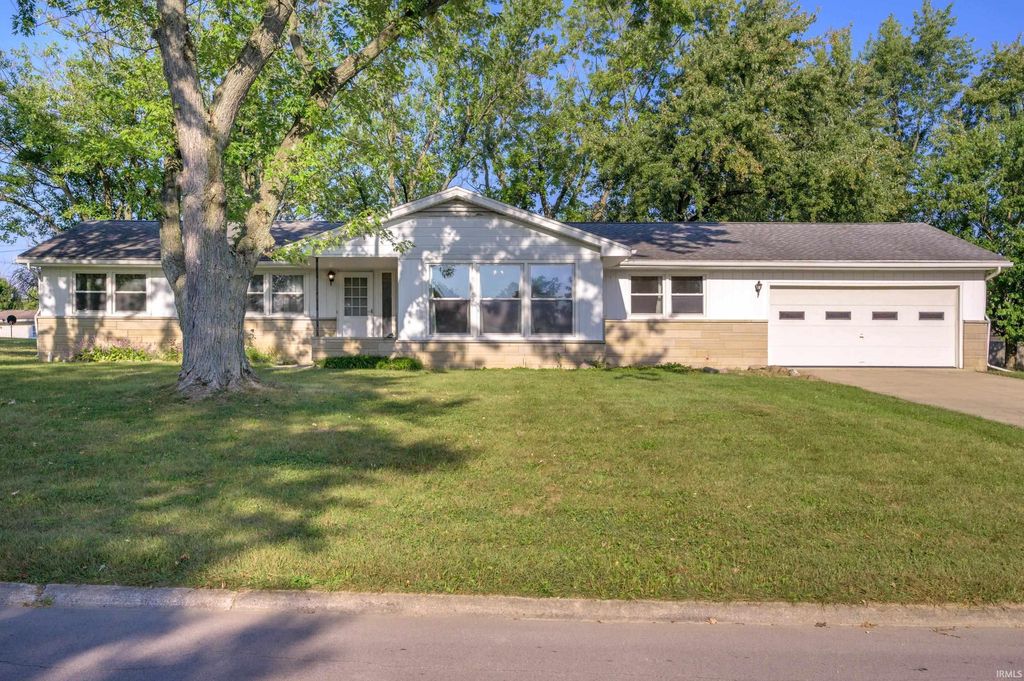 Photo of 211 Woodland Drive, Hartford City, IN 47348 (MLS # 202538334)