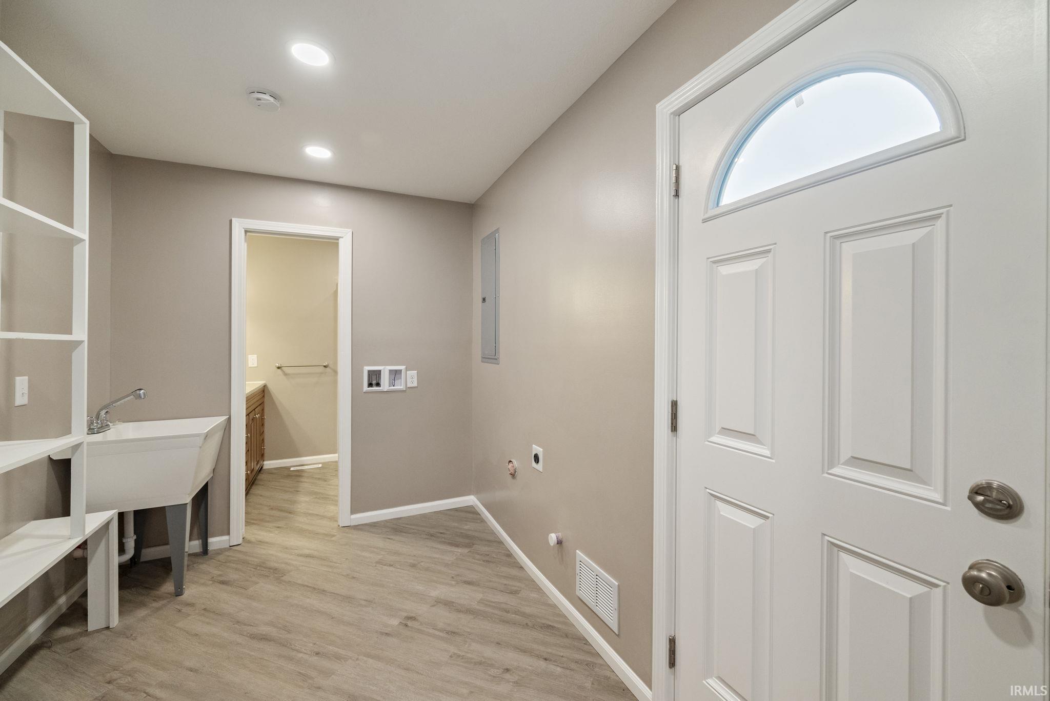 West Lafayette, Indiana 47906, United States, 4 Bedrooms Bedrooms, ,3 BathroomsBathrooms,Residential,Pending,140151