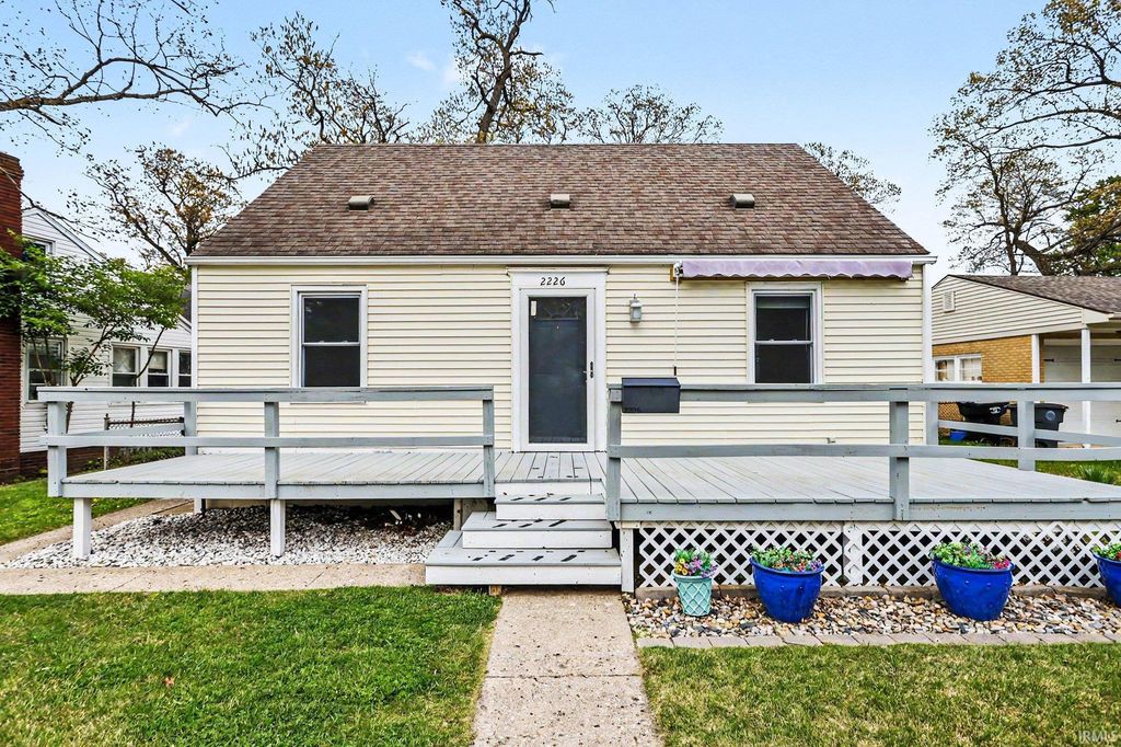 Photo of 2226 Beverly Place, South Bend, IN 46616 (MLS # 202617001)