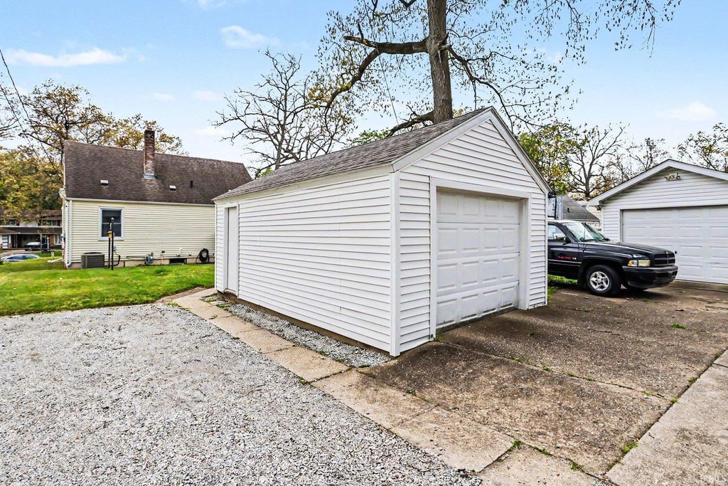 Photo of 2226 Beverly Place, South Bend, IN 46616 (MLS # 202617001)