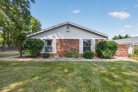 Photo of 851 E Waterloo Court, Bloomington, IN 47401 (MLS # 202630966)