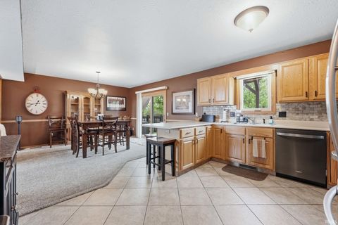 Tiny photo for 204 Hillside Place, Auburn, IN 46706 (MLS # 202618242)
