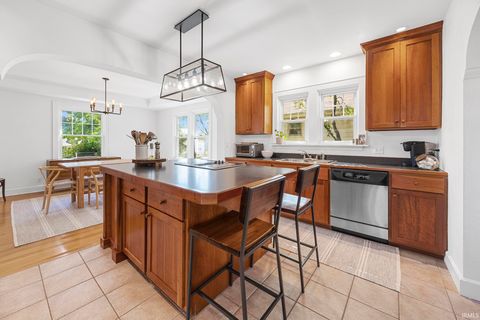 Tiny photo for 328 W 5th Street, Jasper, IN 47546 (MLS # 202618621)
