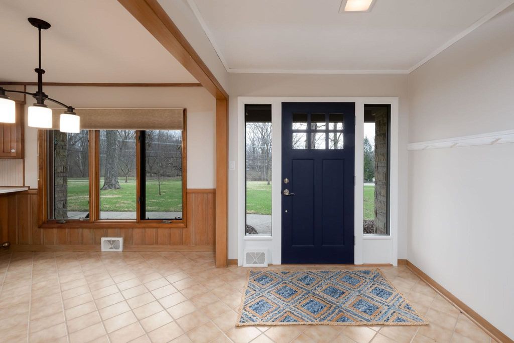 Photo of 1538 S Hadley Road, Fort Wayne, IN 46804 (MLS # 202609575)