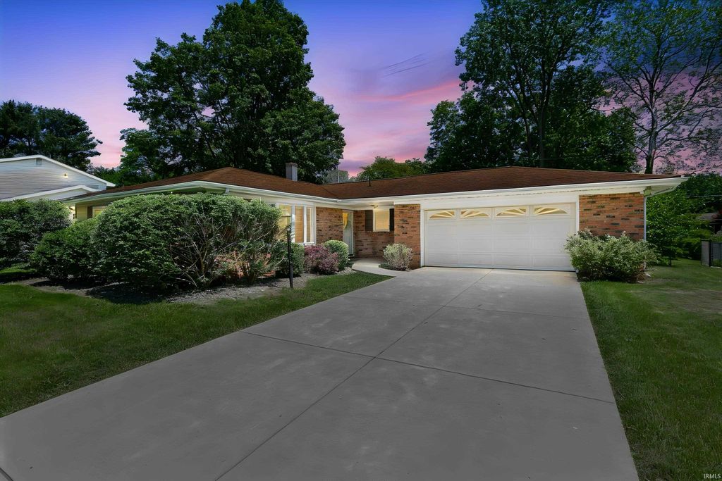 Photo of 53190 Oakton Drive, South Bend, IN 46635 (MLS # 202620789)
