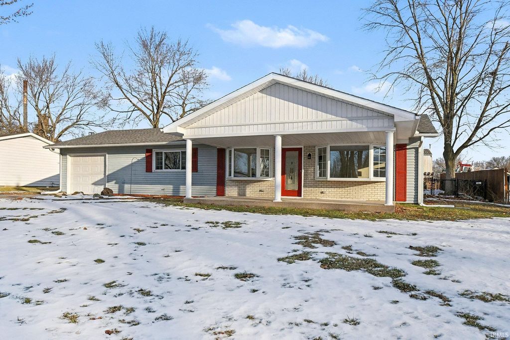 Photo of 1901 Bay View Drive, Warsaw, IN 46580 (MLS # 202549280)