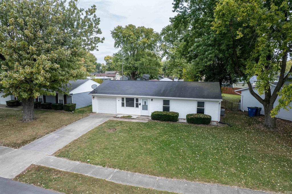 Photo of 806 N Guinivere Drive, Marion, IN 46952 (MLS # 202542471)