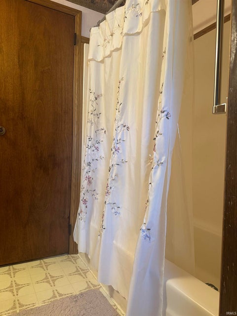Tiny photo for 1427 Franklin Street, Rochester, IN 46975 (MLS # 202635442)