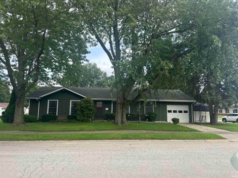 Photo of 1427 Franklin Street, Rochester, IN 46975 (MLS # 202635442)