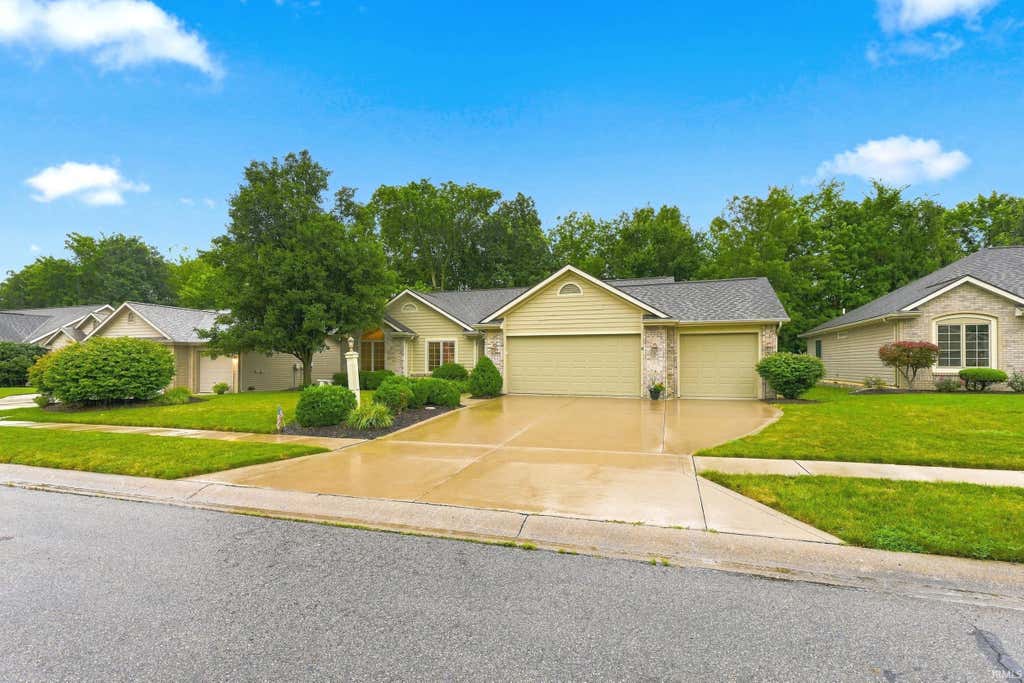 Photo of 12914 Charenton Court, Fort Wayne, IN 46845 (MLS # 202631384)