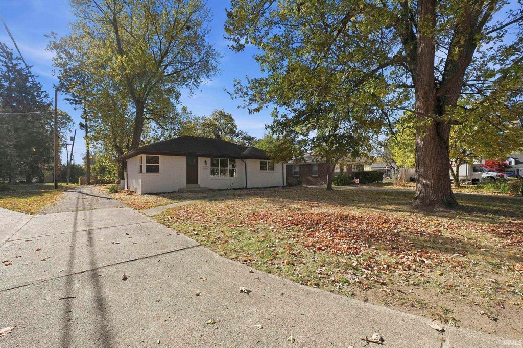 Photo of 1020 Northlawn Drive, Fort Wayne, IN 46805 (MLS # 202544324)