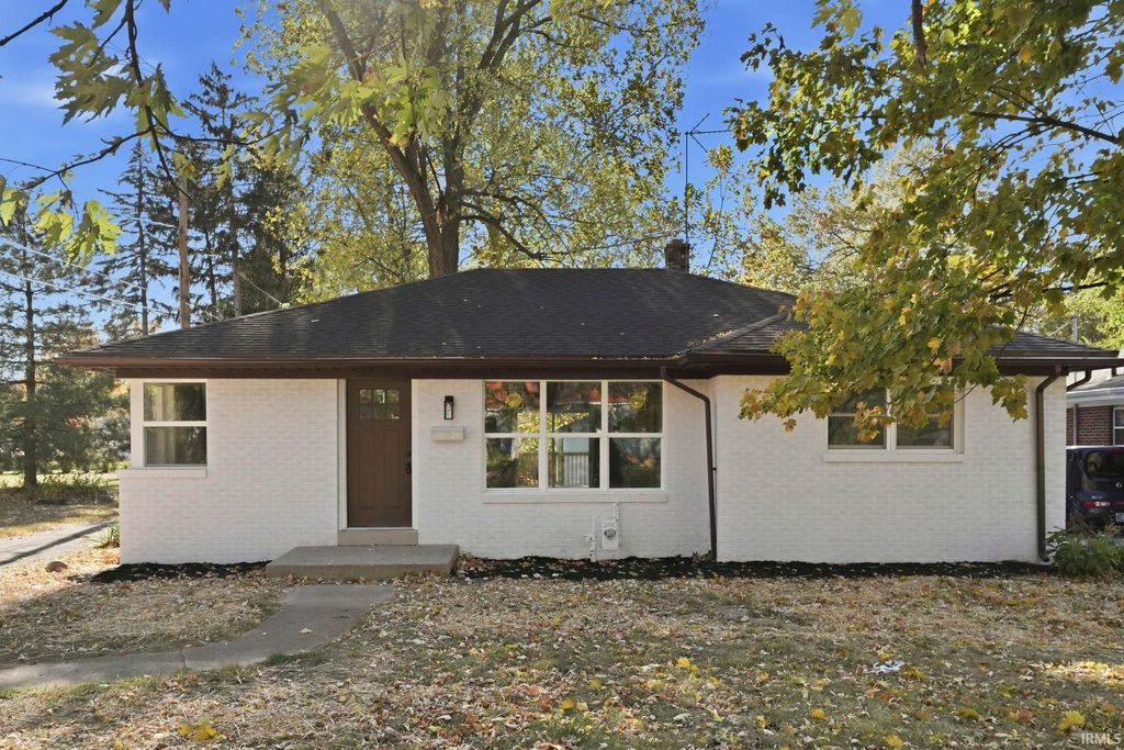 Photo of 1020 Northlawn Drive, Fort Wayne, IN 46805 (MLS # 202544324)