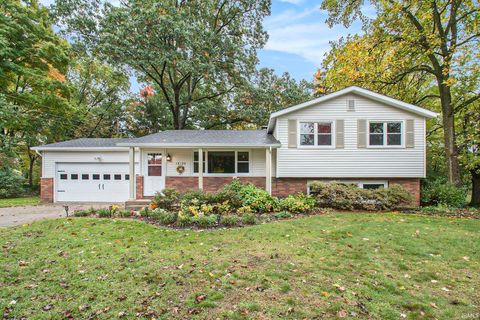 Photo of 18120 Chipstead Drive, South Bend, IN 46637 (MLS # 202543157)