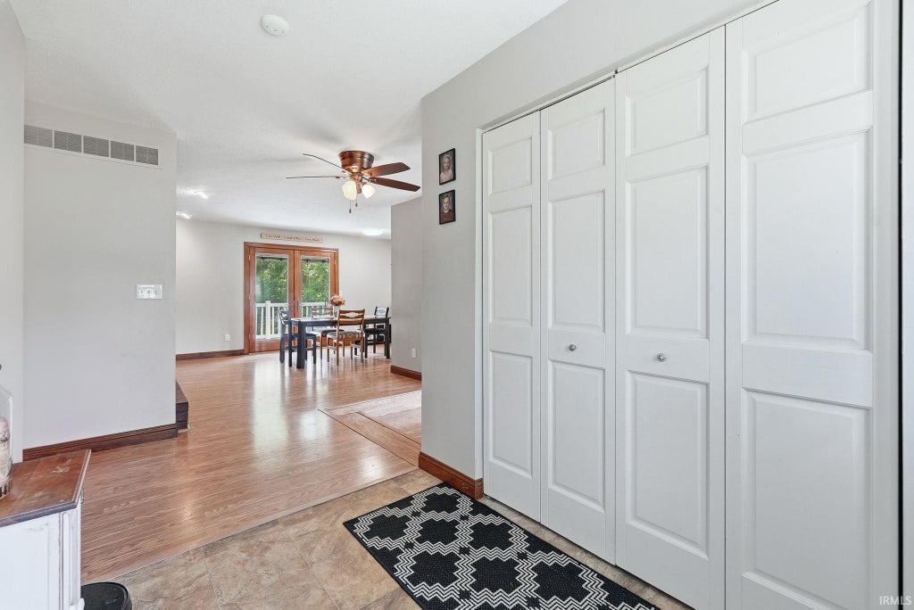 Photo of 574 S Circle Drive, Warsaw, IN 46580 (MLS # 202622651)