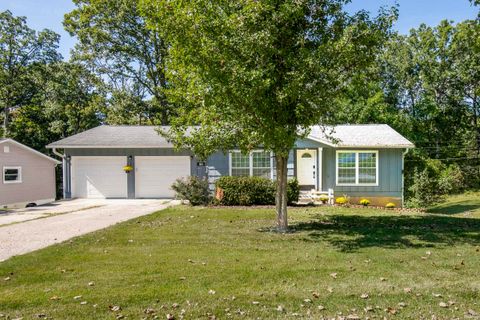 Photo of 151 White Lane, Bedford, IN 47421 (MLS # 202540683)