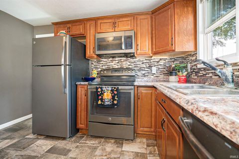 Tiny photo for 2502 Oriole Lane, Warsaw, IN 46580 (MLS # 202541321)