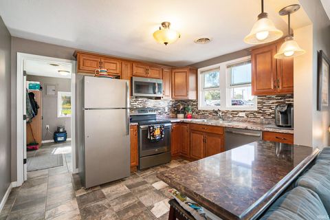 Tiny photo for 2502 Oriole Lane, Warsaw, IN 46580 (MLS # 202541321)