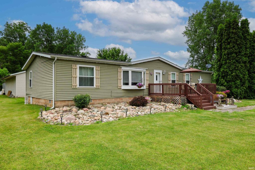 Photo of 5195 N Old State Rd 102, Columbia City, IN 46725 (MLS # 202627742)