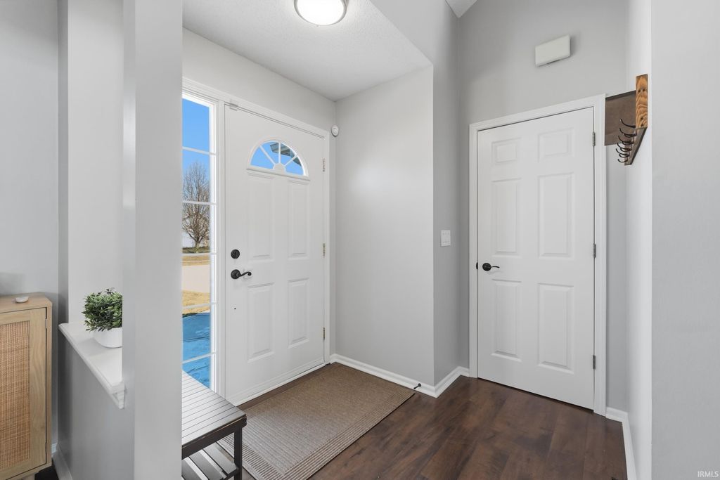 Photo of 1017 Windsor Lake Drive, Fort Wayne, IN 46845 (MLS # 202606368)