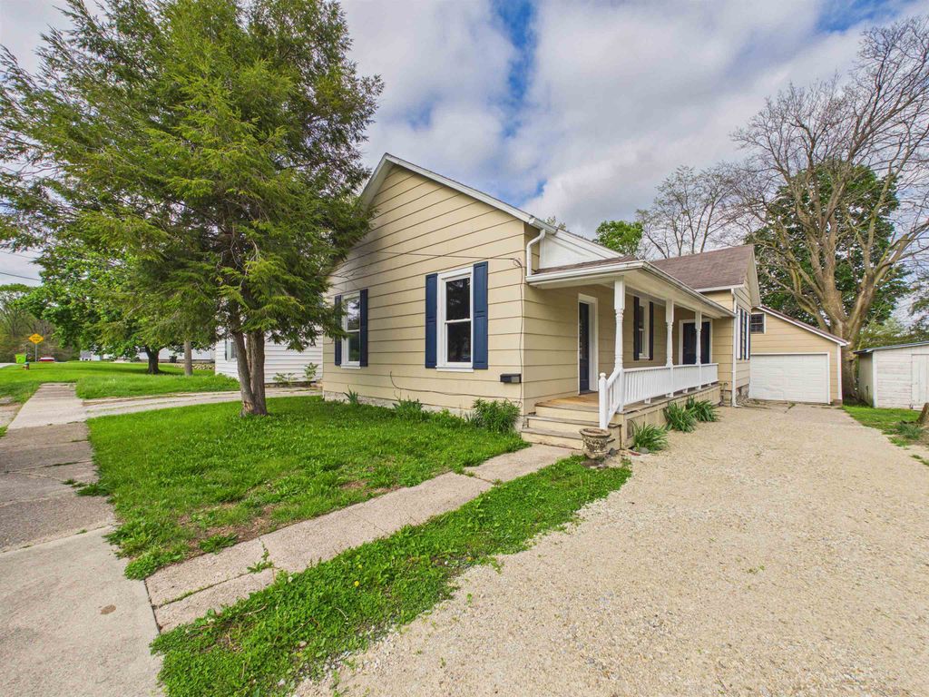 Photo of 1615 Canfield Street, Huntington, IN 46750 (MLS # 202616023)