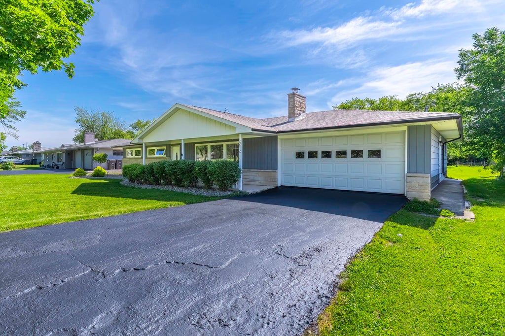 Photo of 6816 Ludwig Circle, Fort Wayne, IN 46825 (MLS # 202621574)